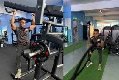 Jey Prabakaran sedang tekun melakukan senaman tali pertempuran di gim menunjukkan fokus dan kekuatan yang luar biasa.