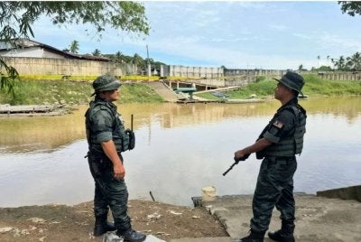 Seramai 34 pelajar ditahan oleh Pasukan Gerakan Am (PGA) selepas dikesan menyeberangi Sungai Golok dari Thailand ke Rantau Panjang melalui pangkalan haram untuk ke sekolah pada Ahad.
