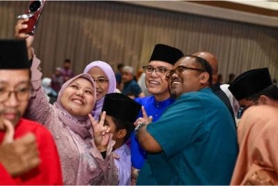 Wan Rosdy hadir meraikan Rumah Terbuka Aidilfitri Perantau Anak Pahang Tahun 2026 di Dewan Merdeka Pusat Dagangan Dunia di sini pada Sabtu. - Foto: FB Wan Rosdy