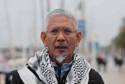 Aktivis kemanusiaan Zainal Rashid Ahmad yang akan menyertai misi Global Sumud Flotilla (GSF) 2.0 dirakam di Pelabuhan Barcelona. - Foto Bernama

