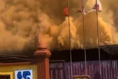 Blok akademik, bilik penyelia serta asrama pelajar lelaki Sekolah Menengah Ugama SMU Arab (A) Darul Ulum Al-Muhammadiah di Kampung Kolam, Pak Badol,Bachok musnah dalam kebakaran pada Ahad. Foto: VIRAL
