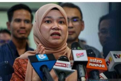 Fadhlina Sidek 