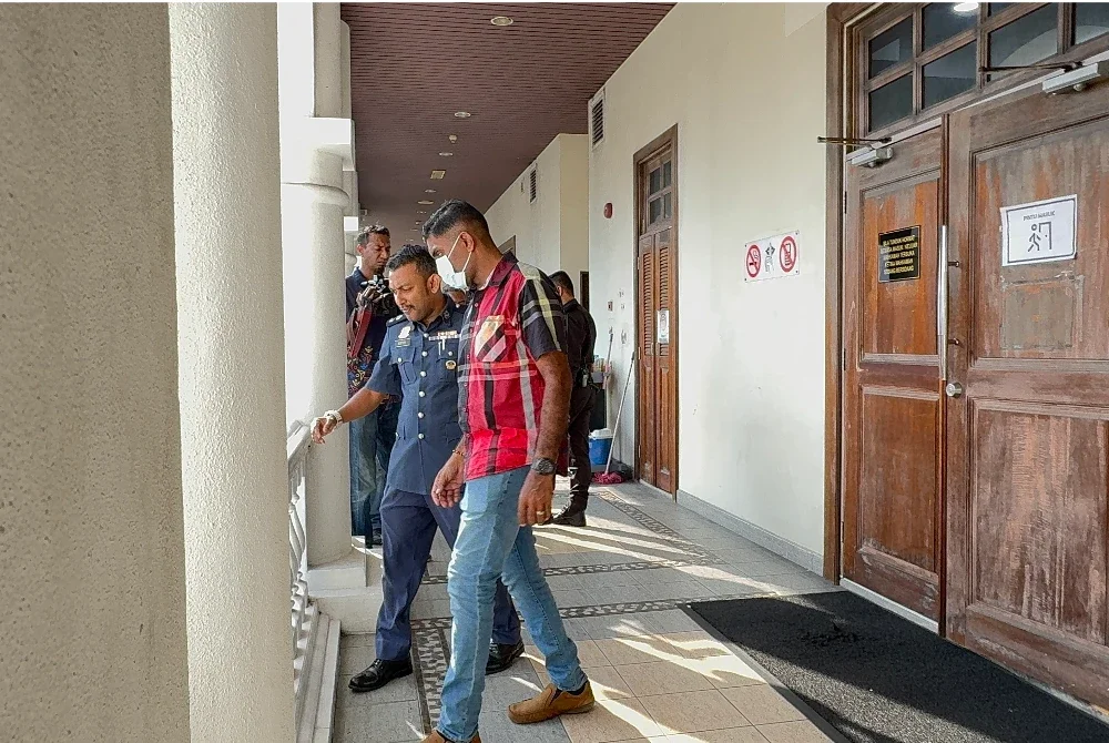 Tertuduh dihadapkan ke Mahkamah Sesyen 2 di George Town pada Isnin kerana gagal membuat bayaran cukai.