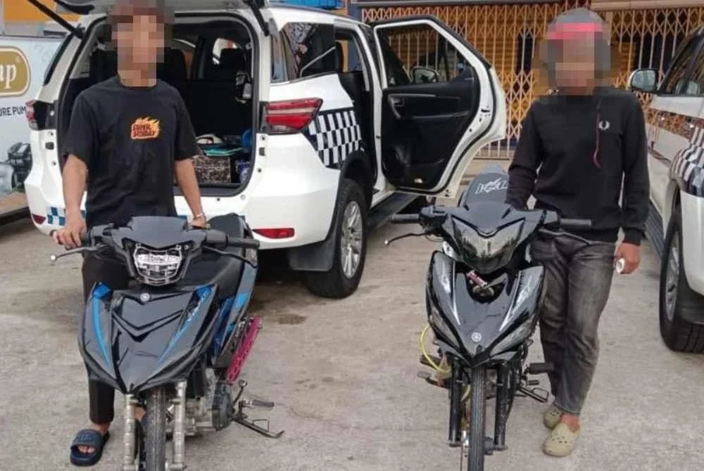 Dua motosikal yang disita atas pelbagai kesalahan.