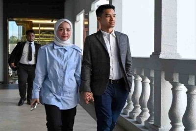 Perbicaraan kes pengasas FashionValet Sdn Bhd (FashionValet), Datin Vivy Yusof dan suaminya, Datuk Fadzarudin Shah Anuar berhubung pertuduhan pecah amanah dana pelaburan Khazanah Nasional Berhad (Khazanah) dan Permodalan Nasional Berhad (PNB) ditangguhkan ke Julai depan.