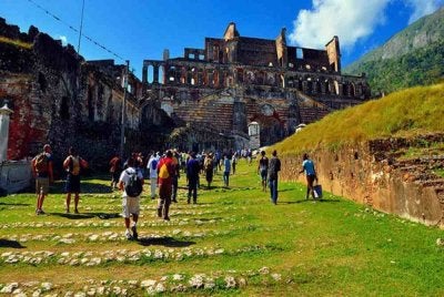 Sekurang-kurangnya 30 orang terbunuh dalam rempuhan pada hujung minggu di kubu puncak gunung di utara Haiti yang popular dalam kalangan pelancong.