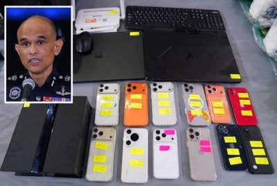 Antara peralatan elektronik yang dirampas dalam serbuan dijalankan baru-baru ini. - Gambar kecil (Shazeli)