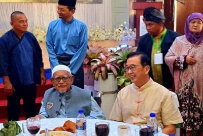Gambar dikongsikan Dominic menerusi hantaran di media sosialnya.