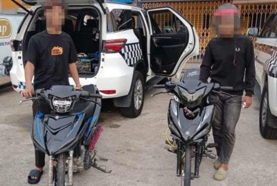 Dua motosikal yang disita atas pelbagai kesalahan.