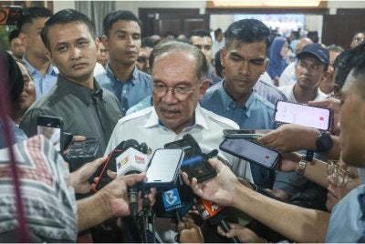 Anwar ketika ditemui pemberita selepas menghadiri Mini Konvensyen PKR di Kuala Terengganu pada Isnin.