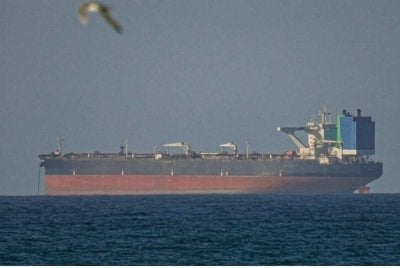 Sebuah kapal tangki China dalam senarai dikehendaki AS transit di Selat Hormuz pada Selasa. Foto Agensi