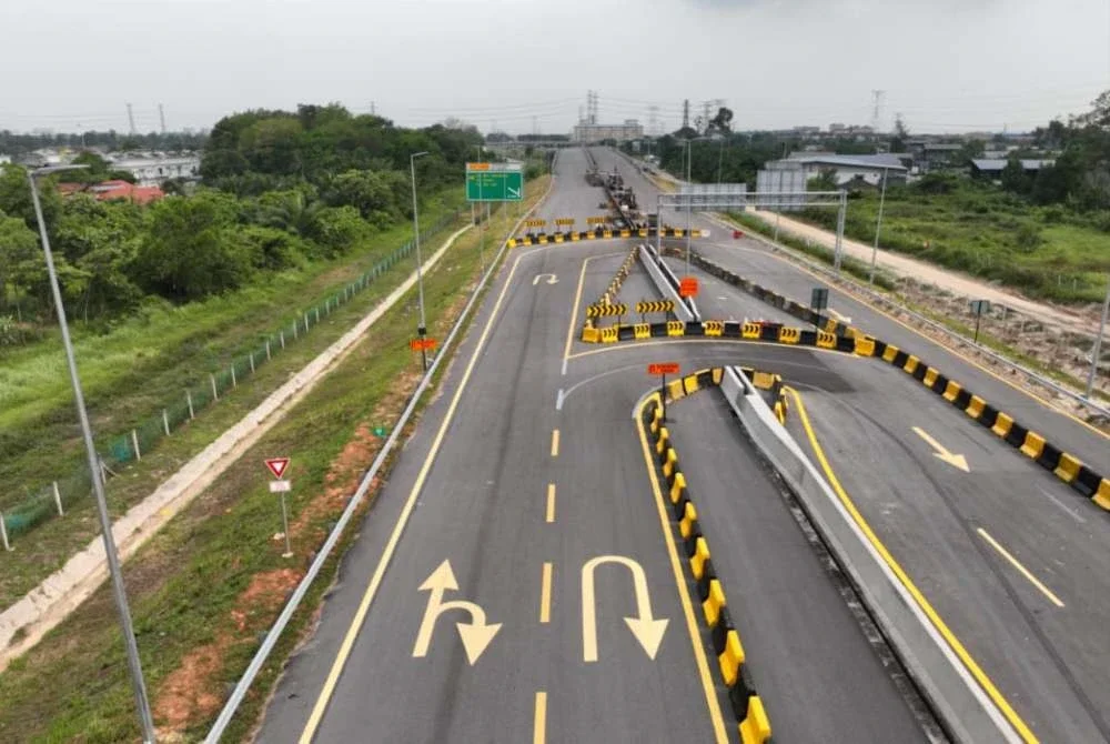 Pusingan U di laluan Seksyen 4 WCE.