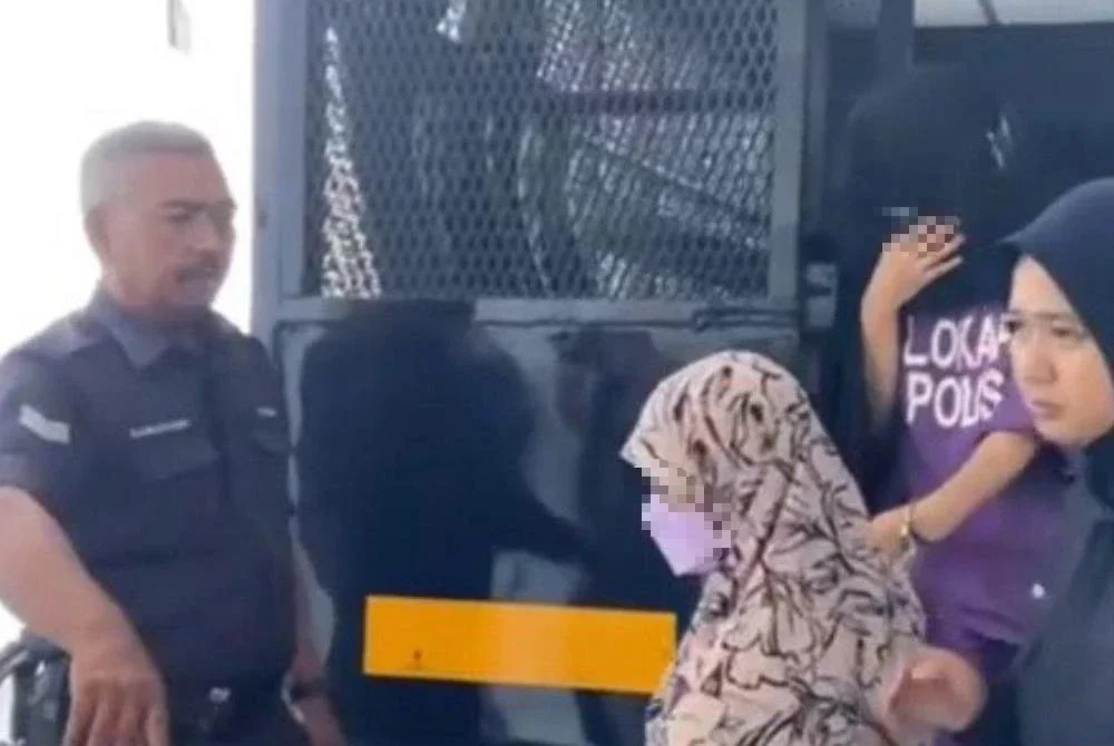 Kisah tahanan reman seorang ustazah bagi membantu siasatan berhubung kematian pelajar di Kelantan wajar dijadikan rujukan untuk menilai semula tatacara pemakaian ke mahkamah.