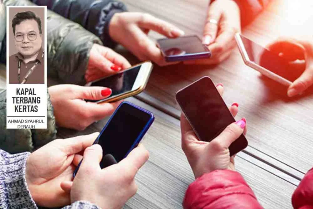 Telefon bimbit kini menjadi gajet penting untuk mendapatkan pelbagai maklumat. Foto hiasan