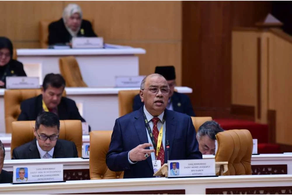 Mohd Zolkafly menjawab soalan tambahan Salina dalam Sidang DUN Perak pada Rabu.
