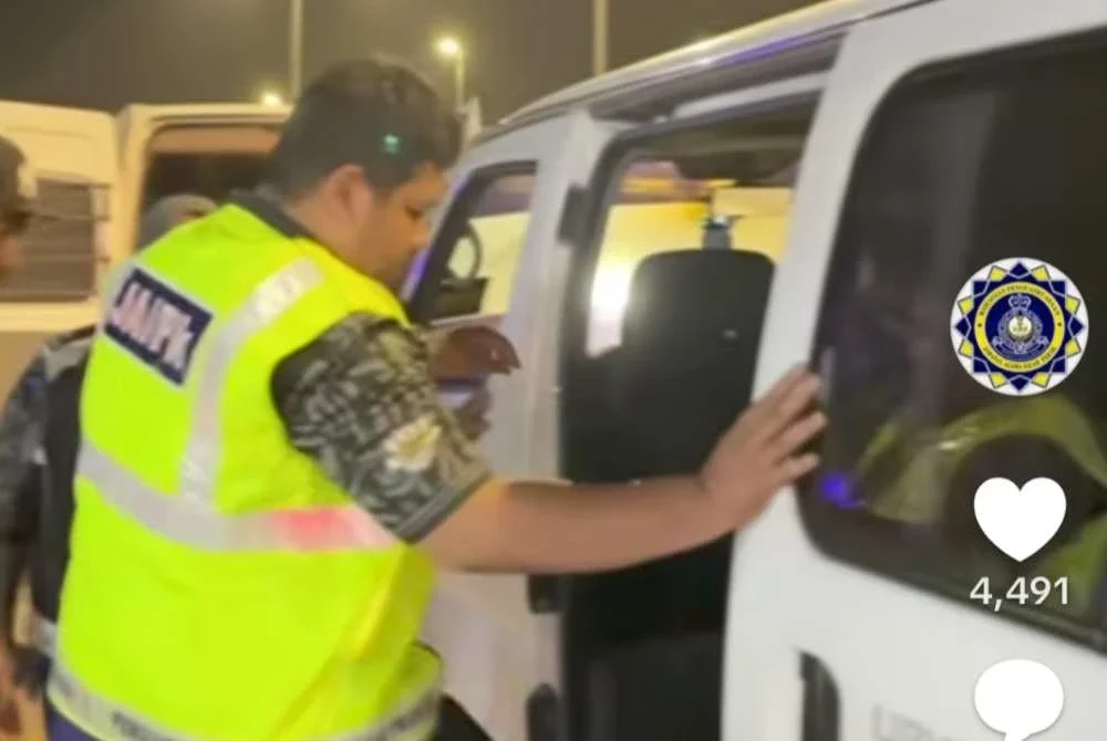 Operasi dijalankan JAIPk bersama IPD Bagan Datuk menahan seramai 22 individu terdiri daripada 10 lelaki dan 12 wanita berusia antara 22 hingga 71 tahun.