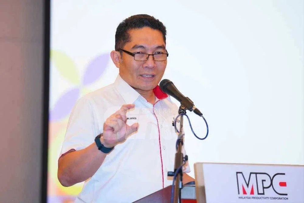 Mohamad Norjayadi berucap pada Majlis Pengumuman Rasmi Anugerah Media Akademi Dalam Industri (ADI) di sebuah hotel pada Rabu. FOTO: SINAR HARIAN / MOHD HALIM ABDUL WAHID.