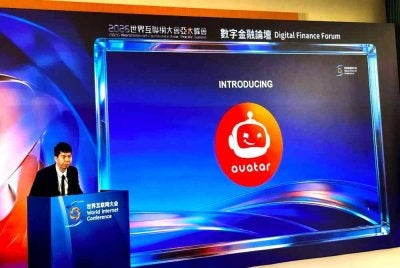 Ketua Pegawai Al Zetrix dan arkitek Avatar, CZ Wong memperkenalkan platform ini sebagai lapisan kepercayaan blok rantai AI untuk memberikan ejen AI identiti yang disahkan di World Internet Conference Asia Pacific di Hong Kong.