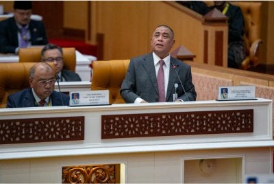 Saarani ketika menjawab soalan tambahan Kor Ming sempena Mesyuarat Pertama Tahun Keempat, Dewan Negeri Perak ke-15 di Bangunan Perak Darul Ridzuan di sini pada Rabu.