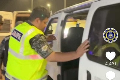 Operasi dijalankan JAIPk bersama IPD Bagan Datuk menahan seramai 22 individu terdiri daripada 10 lelaki dan 12 wanita berusia antara 22 hingga 71 tahun.