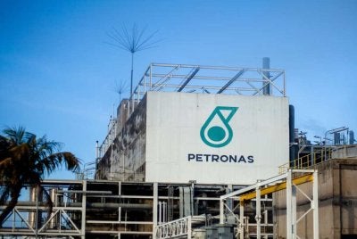 Petronas terus aktif menguruskan rantaian bekalan bagi memastikan bekalan mencukupi di seluruh rangkaian stesen minyaknya.