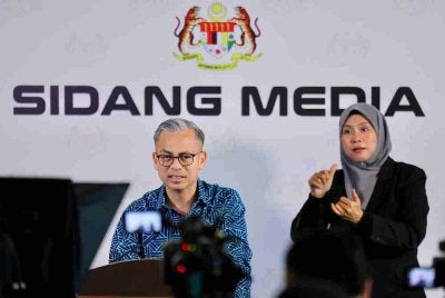 Fahmi bercakap mengenai taklimat krisis tenaga global pada sidang media mingguan Kabinet di Putrajaya, pada Rabu. Foto Bernama 