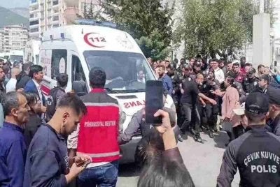 Kejadian tembakan di sebuah sekolah di selatan Turkiye mengorbankan empat individu, termasuk seorang guru dan tiga pelajar, serta mencederakan sekurang-kurangnya 20 yang lain.