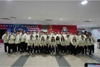 Skuad Piala Thomas dan Uber bertolak ke Herning, Denmark sebagai persiapan menghadapi kejohanan sebenar di Horsens dari 24 April hingga 3 Mei ini.
FOTO: Sin Chew Daily