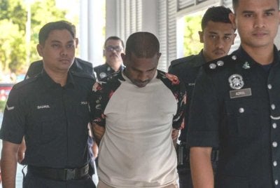 Valan mengaku tidak bersalah atas empat pertuduhan menganiaya dua kanak-kanak dan dua remaja serta satu pertuduhan mengendalikan pusat jagaan tidak berdaftar.