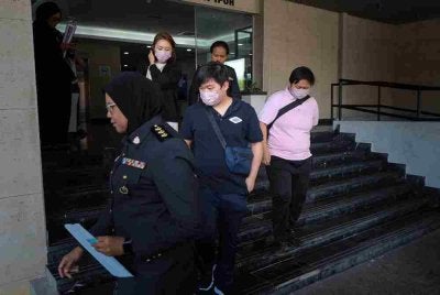 Tiga syarikat pembungkusan minyak masak masing-masing didenda RM88,000 oleh Mahkamah Sesyen Ipoh pada Khamis.