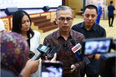 Fahmi ketika sidang akhbar selepas berucap pada Perhimpunan Bulanan Kementerian Komunikasi di Kementerian Komunikasi hari ini. - Foto: Bernama