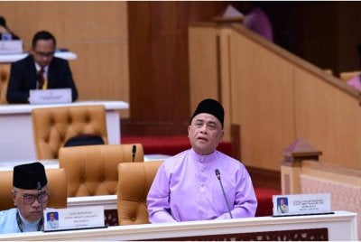 Saarani ketika menjawab soalan tambahan dikemuka Razman ketika sesi soalan lisan sempena sempena Mesyuarat Pertama Tahun Keempat Dewan Negeri Perak ke-15 di Bangunan Perak Darul Ridzuan di sini pada Jumaat.