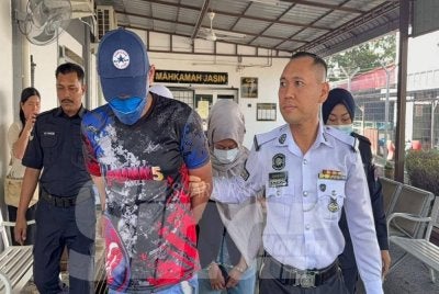 Pasangan itu mengaku bersalah terhadap pertuduhan dibacakan ke atasnya.