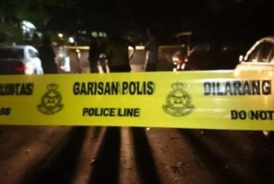 Seorang lelaki rentung dalam kebakaran selepas terbabit dalam kemalangan melibatkan sebuah lori muatan tanah dan sebuah kereta di Jalan Miri By Pass di sini pagi Jumaat.