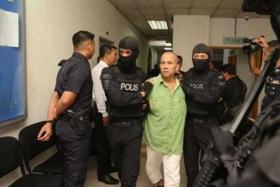 Radin Imran (tengah) ketika dibawa ke mahkamah pada 2 September 2024.