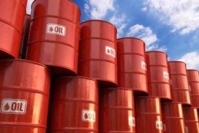 Minyak mentah Brent susut AS$11.4, atau 11.4 peratus, kepada AS$88 setong setakat 1315 GMT, paras terendah dalam tempoh kira-kira dua minggu. Gambar hiasan 