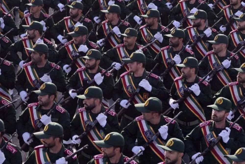 Kor Pengawal Revolusi Islam menyertai perbarisan ketenteraan di Teheran, Iran. Foto: Agensi