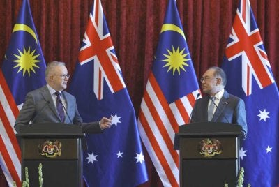 Anwar bersama Perdana Menteri Australia, Anthony Albanese pada sidang media dan kenyataan bersama di Kompleks Perdana Putra.
