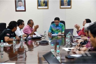 Sesi libat urus KPDN dan PPPBSM bersama beberapa agensi dan wakil syarikat operator minyak yang dipengerusikan Mohd Nazib di Putrajaya pada Jumaat.