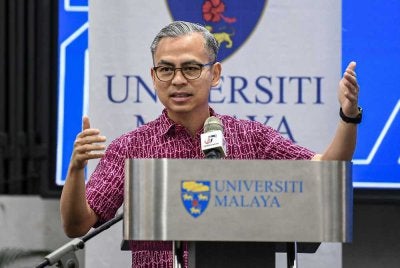 Fahmi menyampaikan ucapan pada Majlis Kempen Kesihatan Universiti Malaya 2026 “Tiga Serangkai, Satu Solusi” di IWK Eco Park Pantai Dalam. Foto: Bernama