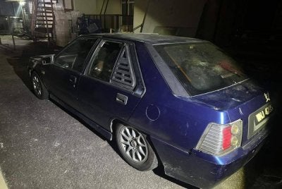 Kejayaan tangkapan tersebut hasil bertindak atas maklumat risikan berkaitan penyeludupan PATI selepas anggota bertugas PGA telah mengesan sebuah kereta jenis Proton Iswara Aeroback yang dipandu dalam keadaan mencurigakan