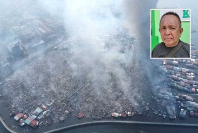 Sharif (gambar kecil) berkata, kebakaran kali ini adalah yang paling buruk pernah berlaku di kampung berkenaan.