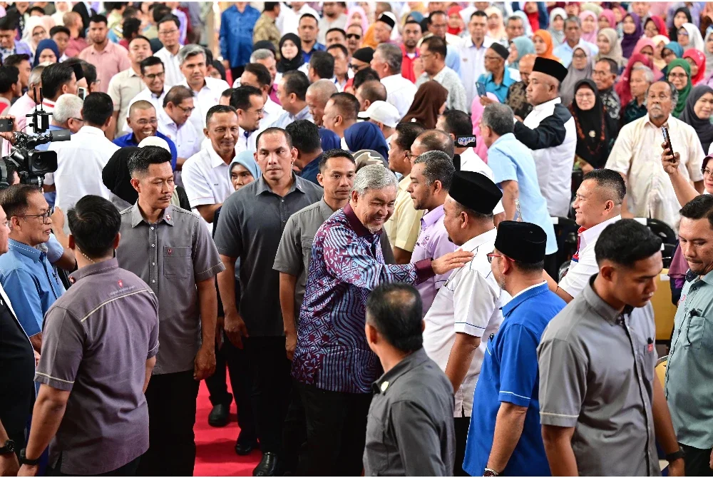 Ahmad Zahid ketika tiba untukmenyempurnakan majlis perasmian Maktab Rendah Sains MARA (MRSM) Dungun pada Isnin.