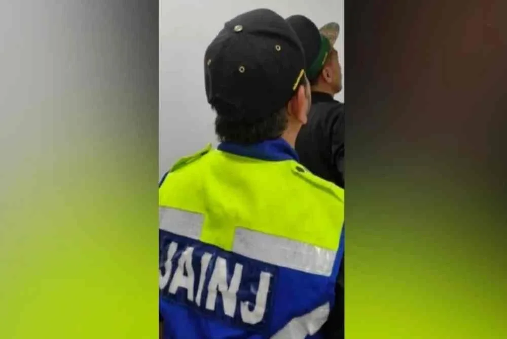 Seorang lelaki berstatus suami orang bersama ibu tunggal ditahan oleh penguat kuasa agama selepas disyaki berkhalwat di sebuah pangsapuri di Johor Bahru. Gambar hiasan