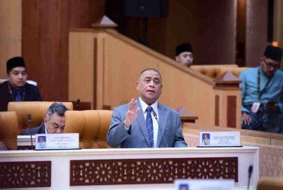 Saarani ketika menjawab soalan lisan Razman sempena Mesyuarat Pertama Tahun Keempat Dewan Negeri Perak ke-15 di Bangunan Perak Darul Ridzuan di sini pada Isnin.