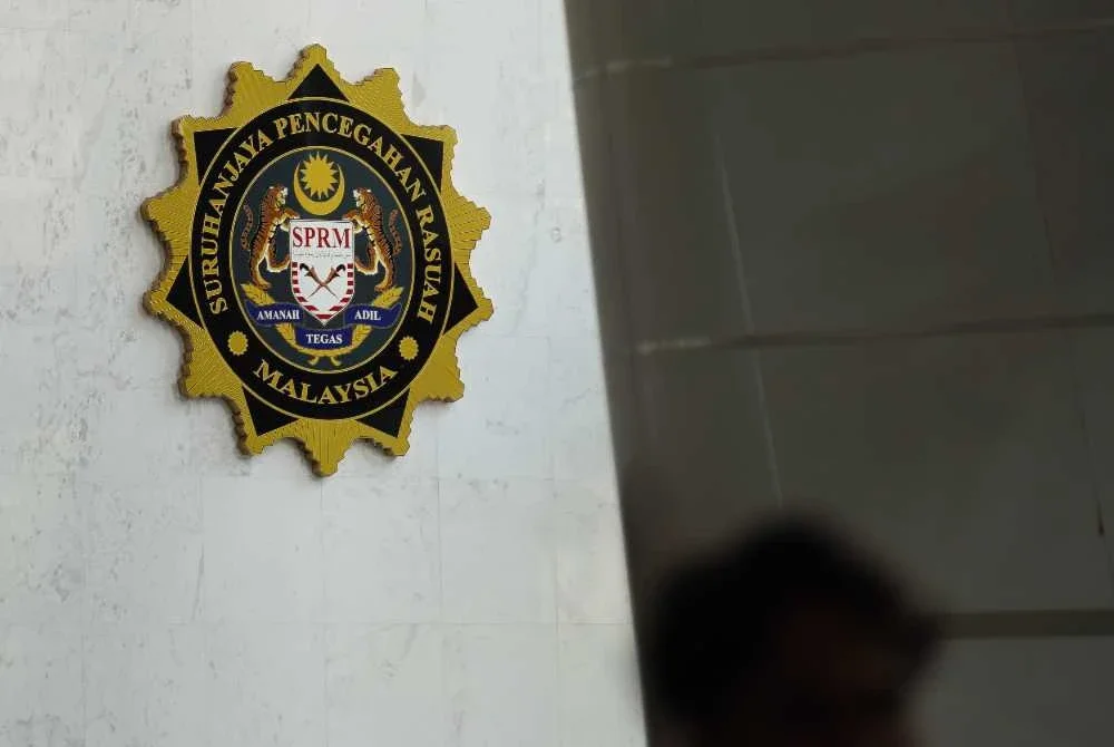 Seorang penjawat awam ditahan SPRM Sabah kerana disyaki mengemukakan dokumen palsu.