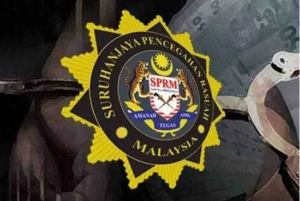 SPRM Pulau Pinang menahan seorang anggota penguat kuasa kerana disyaki meminta dan menerima suapan kira-kira RM11,000.