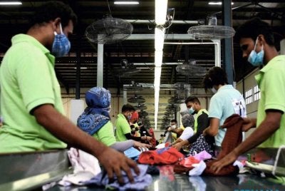 KESUMA berkata cadangan pelaksanaan sistem pengambilan pekerja asing secara langsung menerusi platform digital masih di peringkat penelitian dan belum dimuktamadkan - Foto fail Bernama