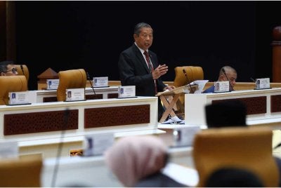 Mohammad Nizar ketika sesi penggulungan Usul Menjunjung Kasih Titah Sultan Perak dalam Sidang Dewan Undangan Negeri (DUN) Perak pada Selasa.