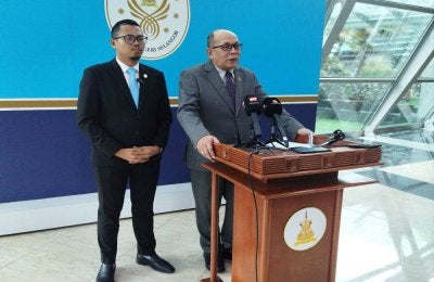 Izham pada sidang akhbar di Bangunan Sidang DUN Selangor pada Selasa.
